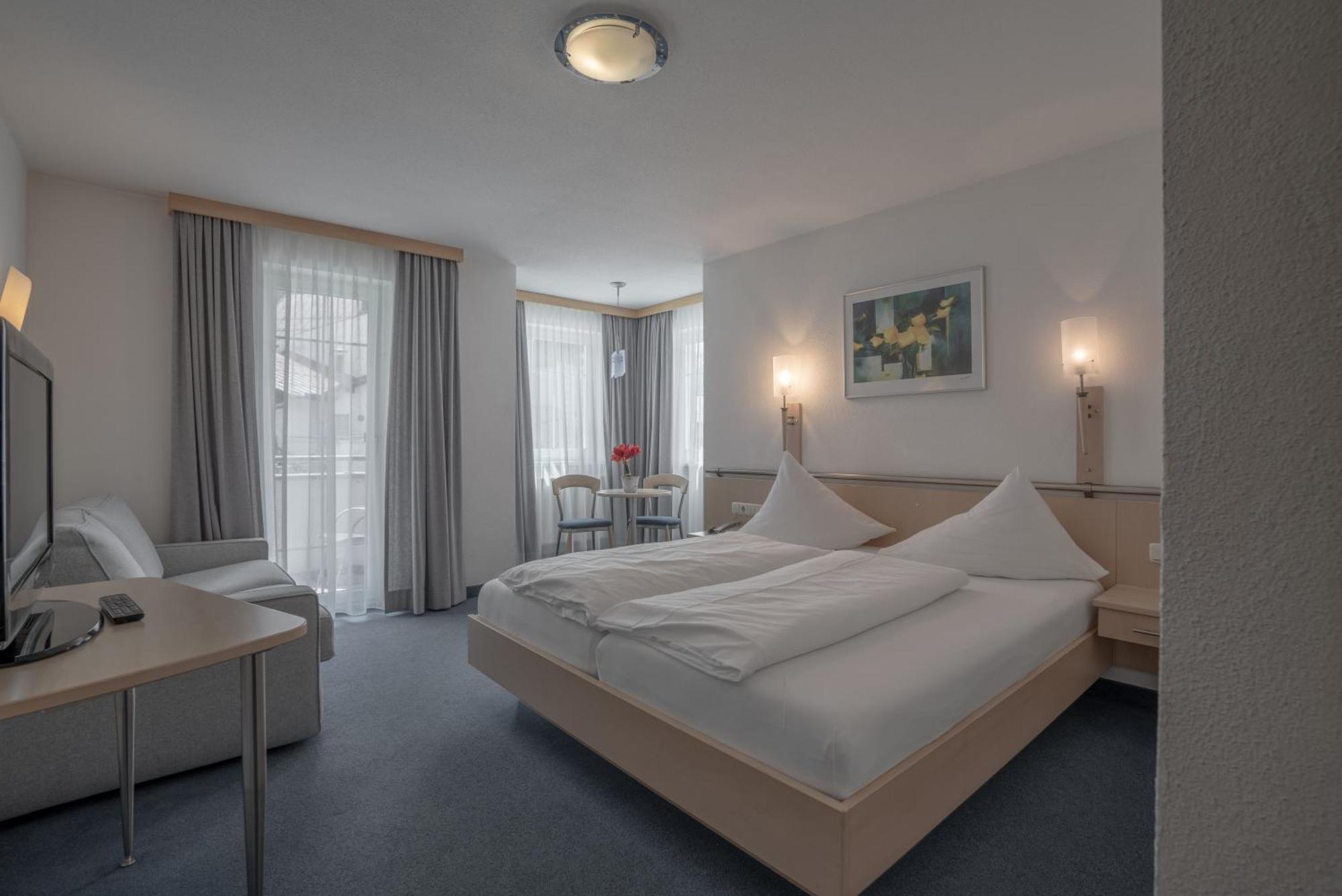 Petit Madlein Bed & Breakfast Ischgl Exterior photo